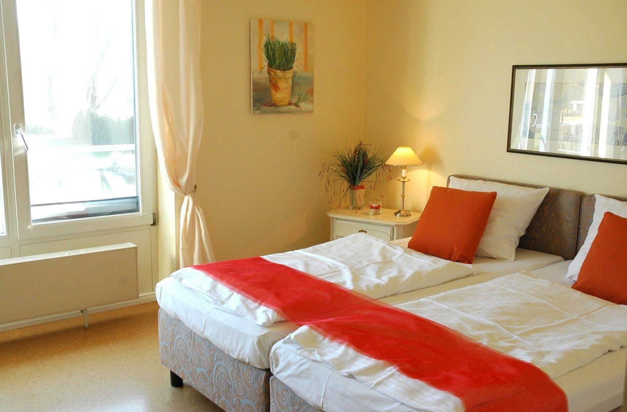 Alago Hotel Am See Cambs Екстериор снимка